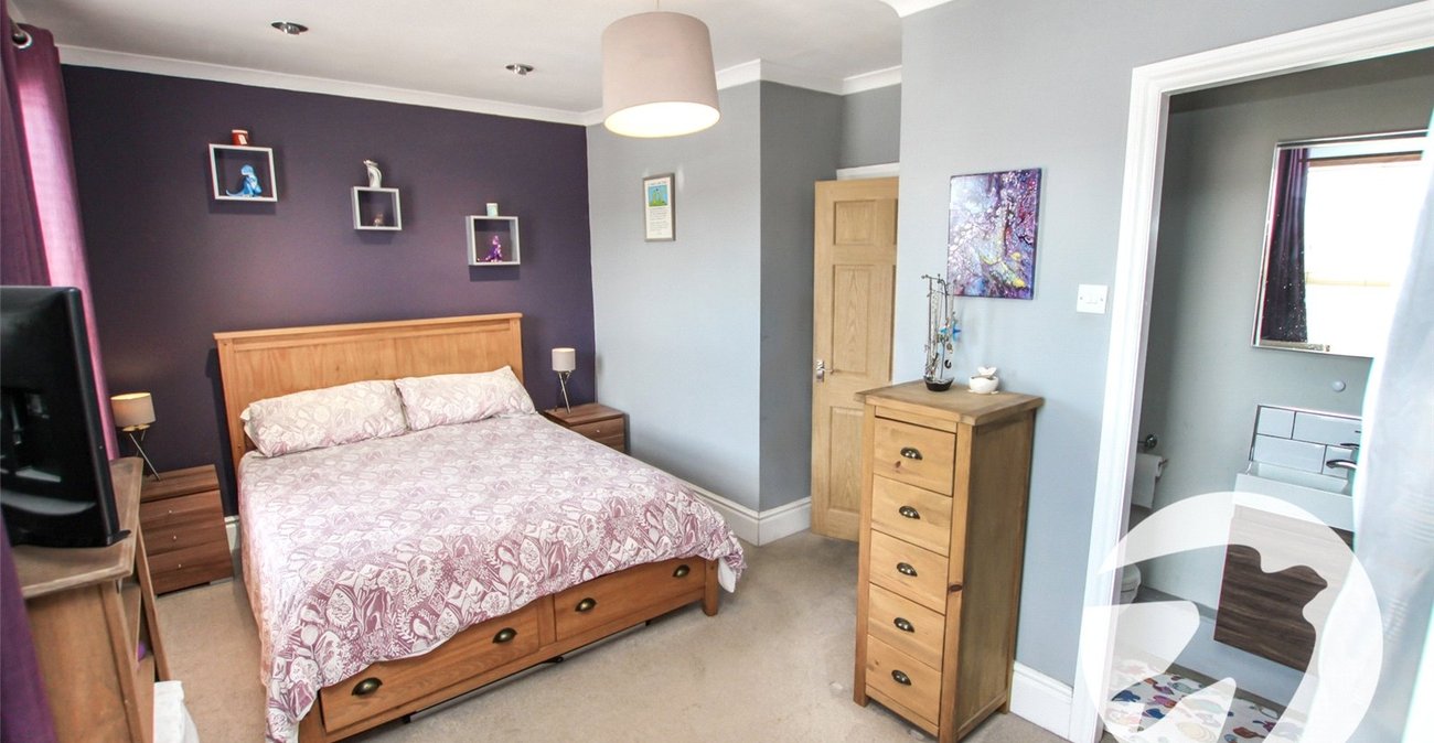 3 bedroom house for sale in London | Robinson Jackson
