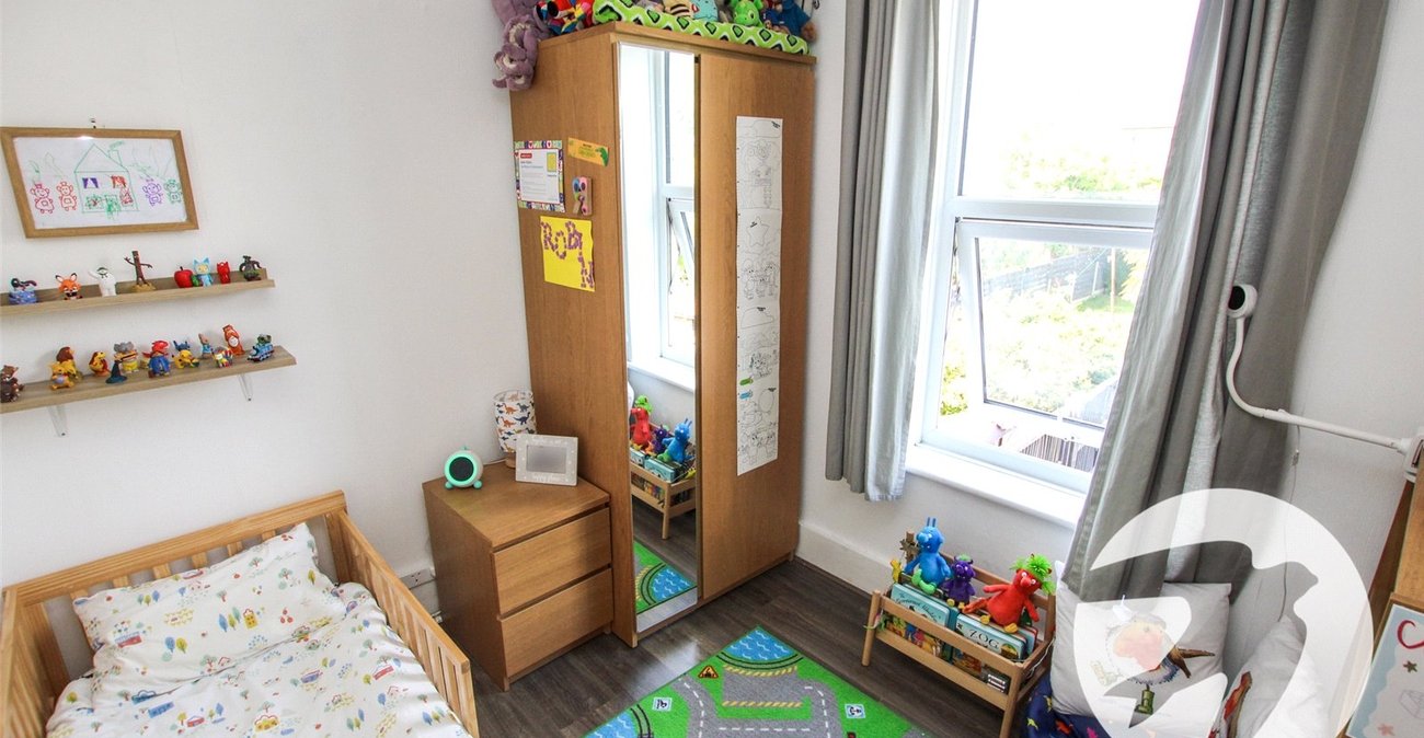 3 bedroom house for sale in London | Robinson Jackson
