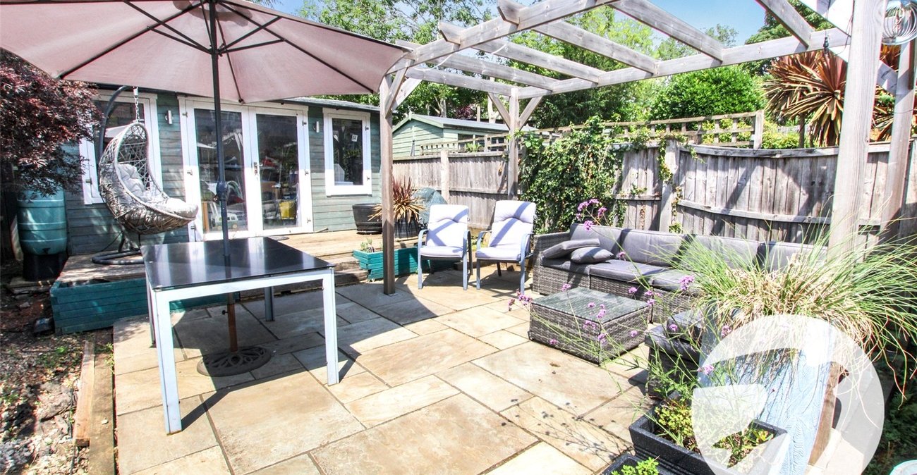 3 bedroom house for sale in London | Robinson Jackson
