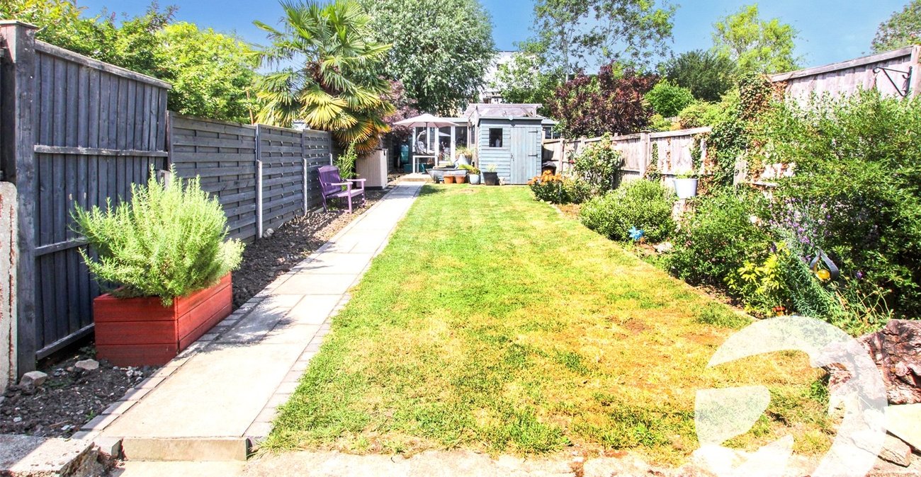 3 bedroom house for sale in London | Robinson Jackson