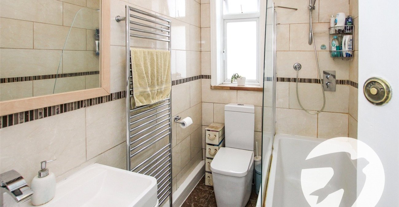 3 bedroom house for sale in London | Robinson Jackson