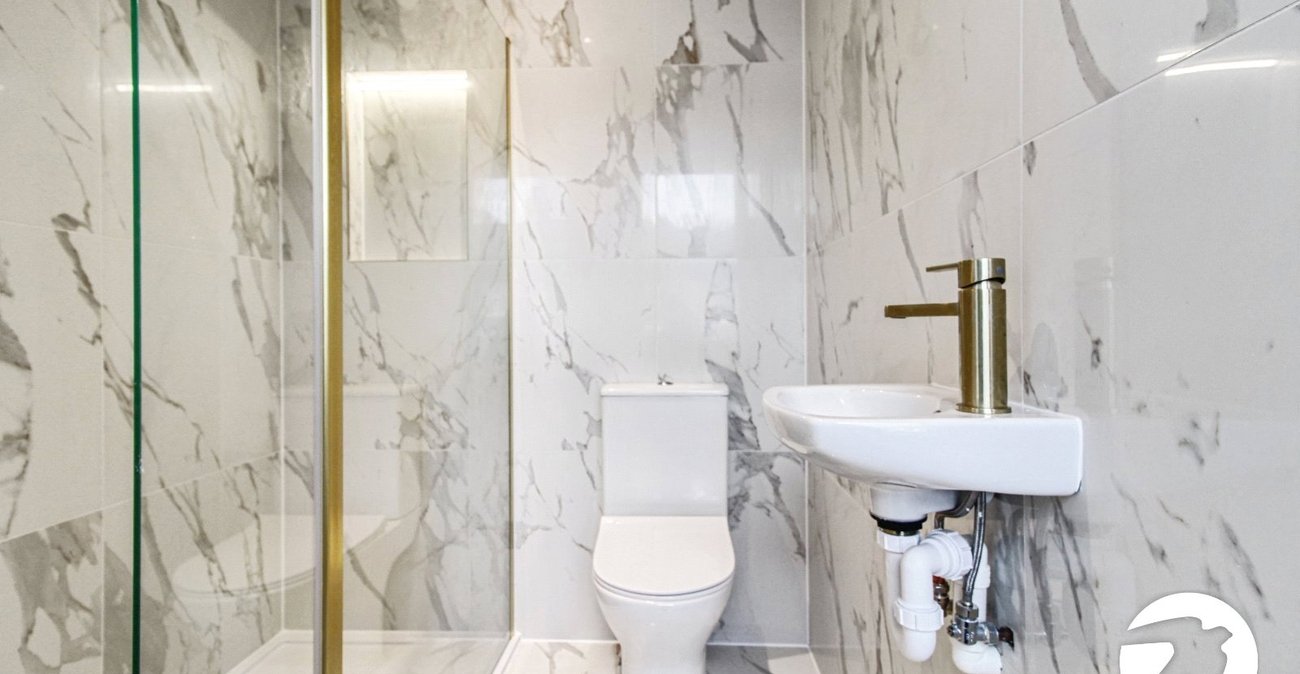 3 bedroom house for sale in London | Robinson Jackson