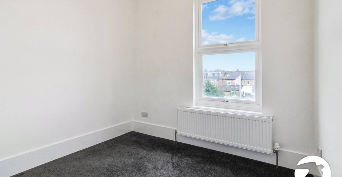 3 bedroom house for sale in London | Robinson Jackson