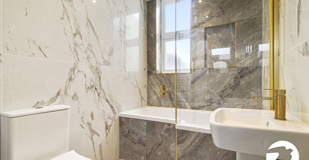 3 bedroom house for sale in London | Robinson Jackson