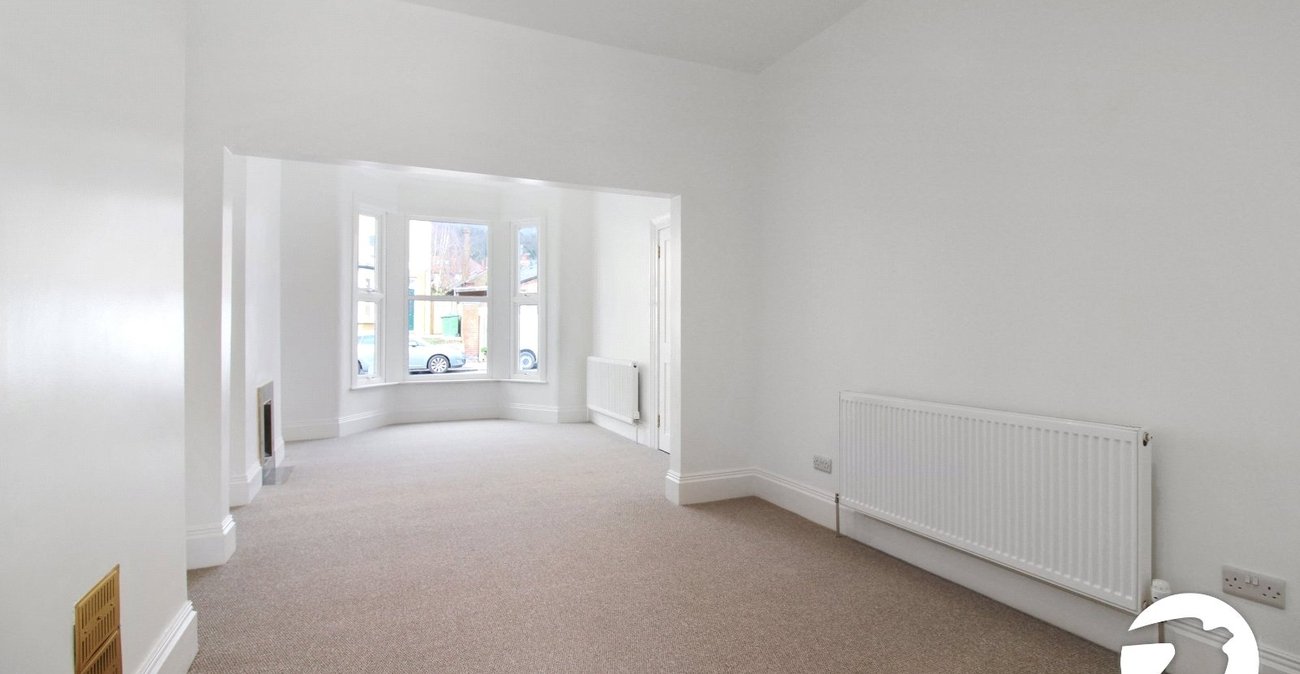 3 bedroom house for sale in London | Robinson Jackson