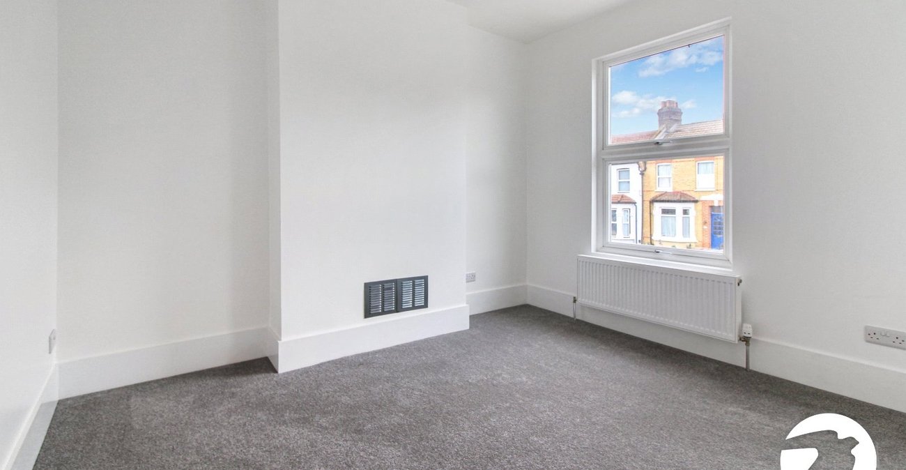 3 bedroom house for sale in London | Robinson Jackson