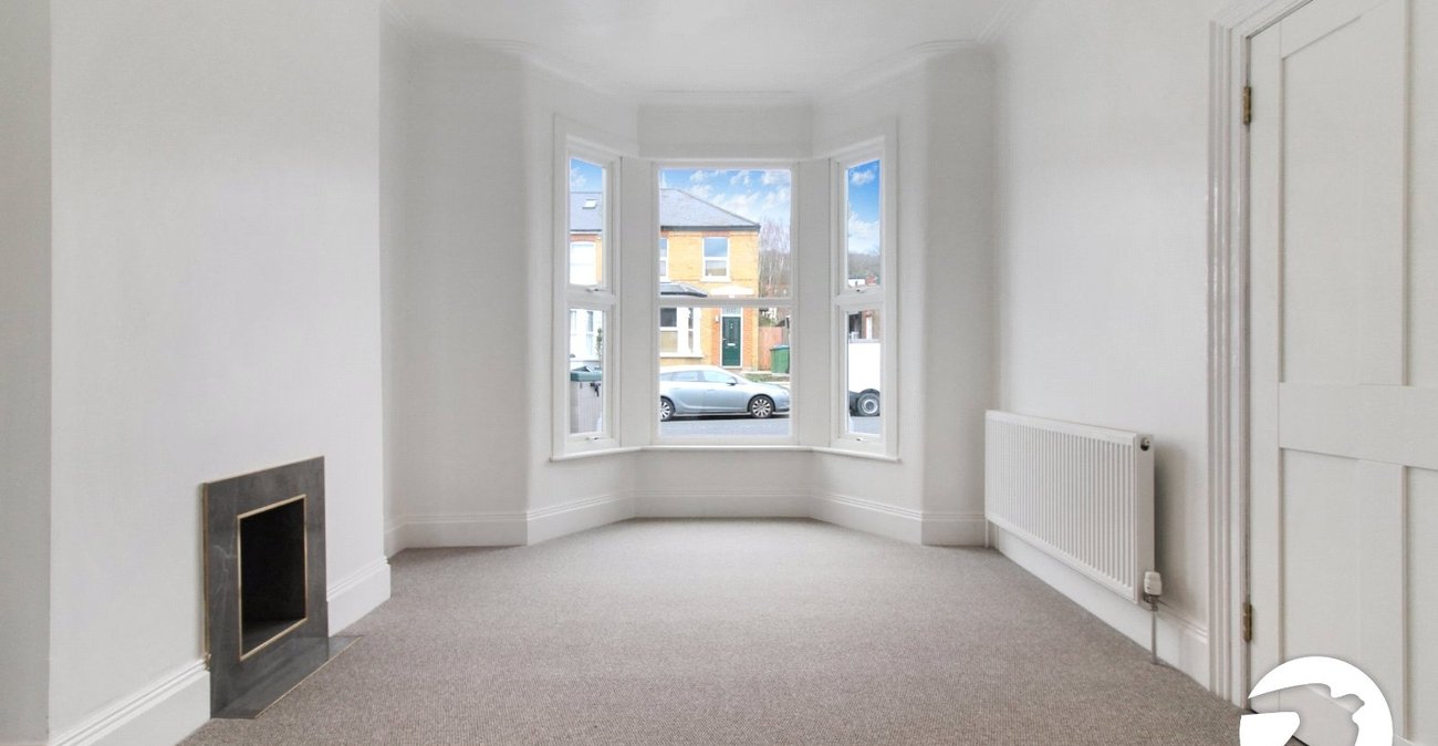 3 bedroom house for sale in London | Robinson Jackson