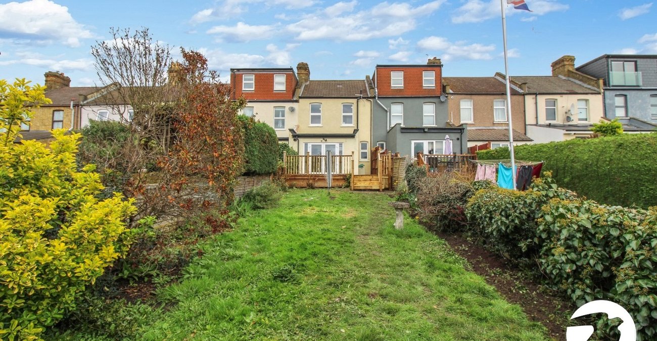 3 bedroom house for sale in London | Robinson Jackson