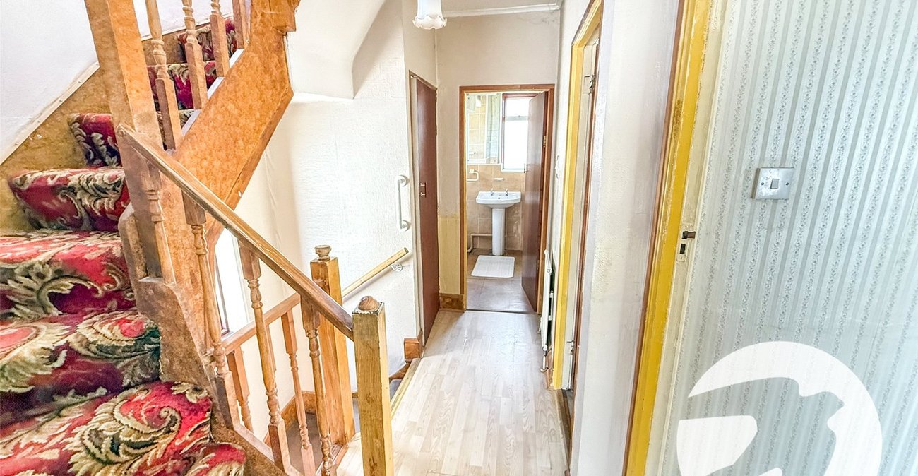 5 bedroom house for sale in London | Robinson Jackson