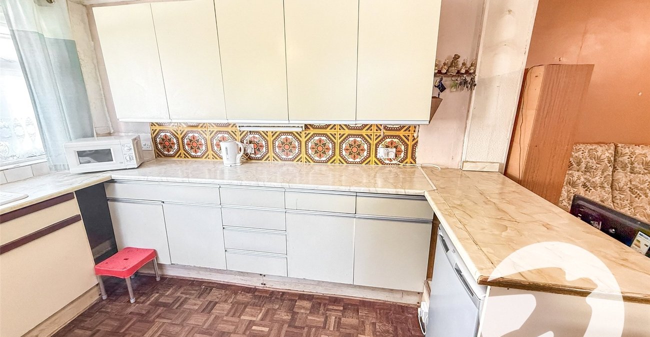 5 bedroom house for sale in London | Robinson Jackson
