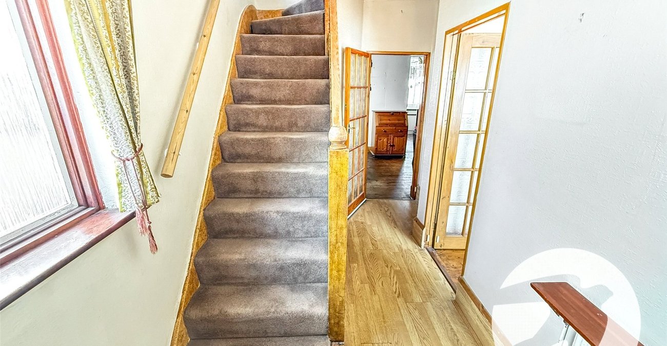 5 bedroom house for sale in London | Robinson Jackson