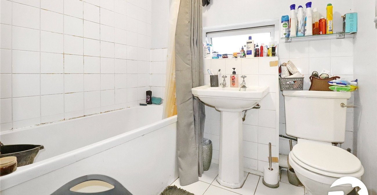 1 bedroom house for sale in London | Robinson Jackson