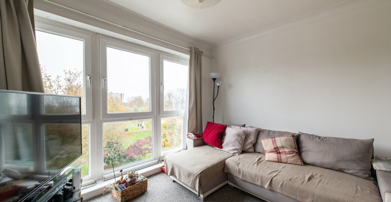 2 bedroom property for sale in Gravesend | Robinson Michael & Jackson