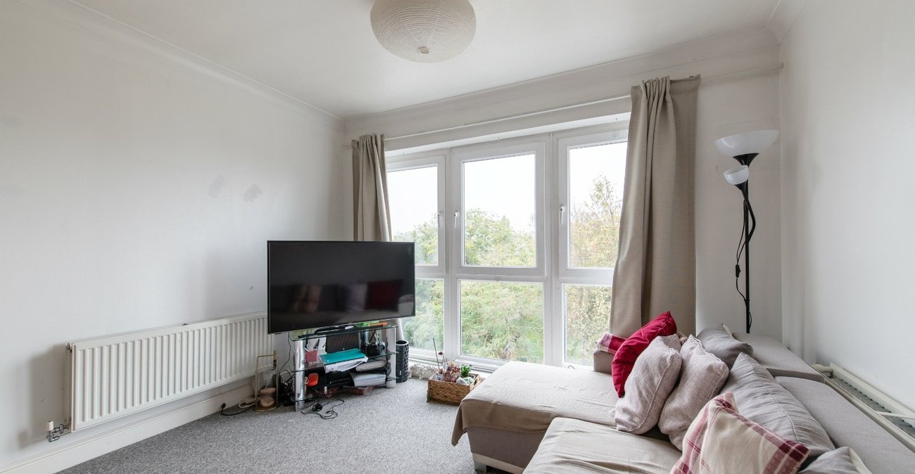 2 bedroom property for sale in Gravesend | Robinson Michael & Jackson