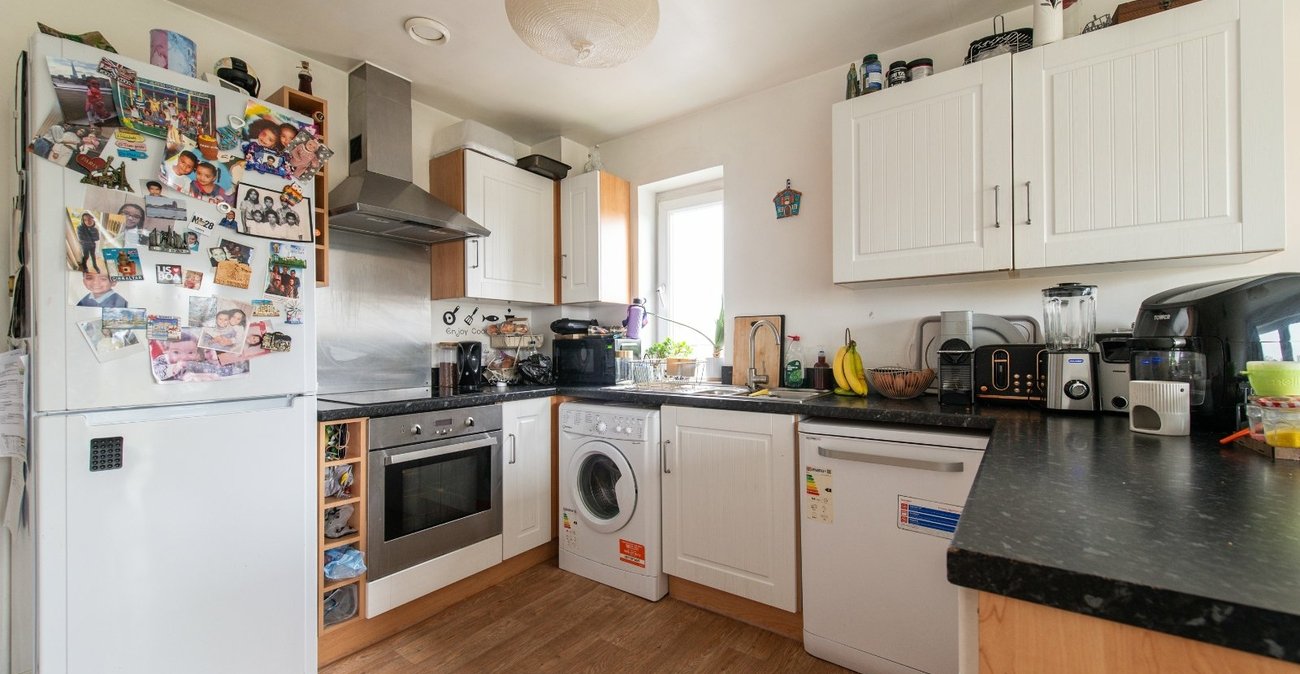 2 bedroom property for sale in Gravesend | Robinson Michael & Jackson