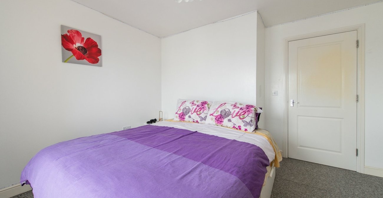 2 bedroom property for sale in Gravesend | Robinson Michael & Jackson