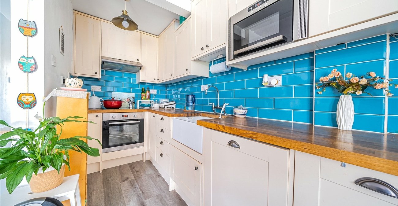 2 bedroom property for sale in London | Robinson Jackson