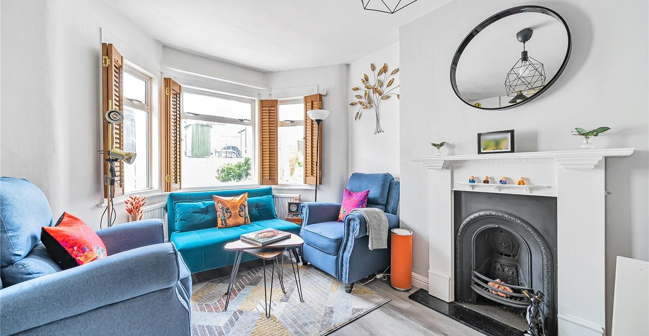 2 bedroom property for sale in London | Robinson Jackson