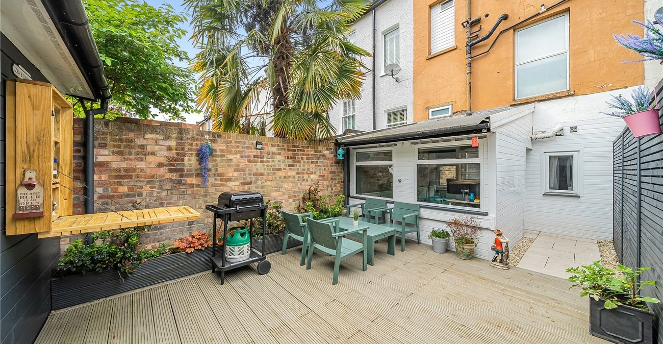 2 bedroom property for sale in London | Robinson Jackson