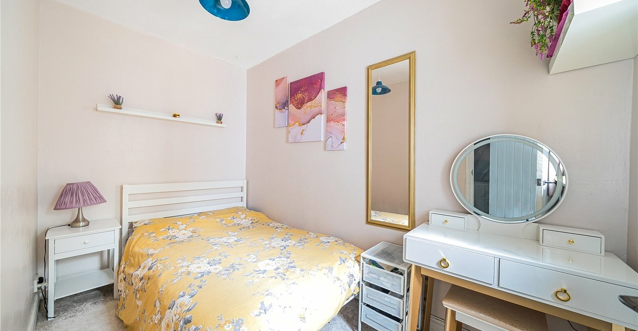 2 bedroom property for sale in London | Robinson Jackson