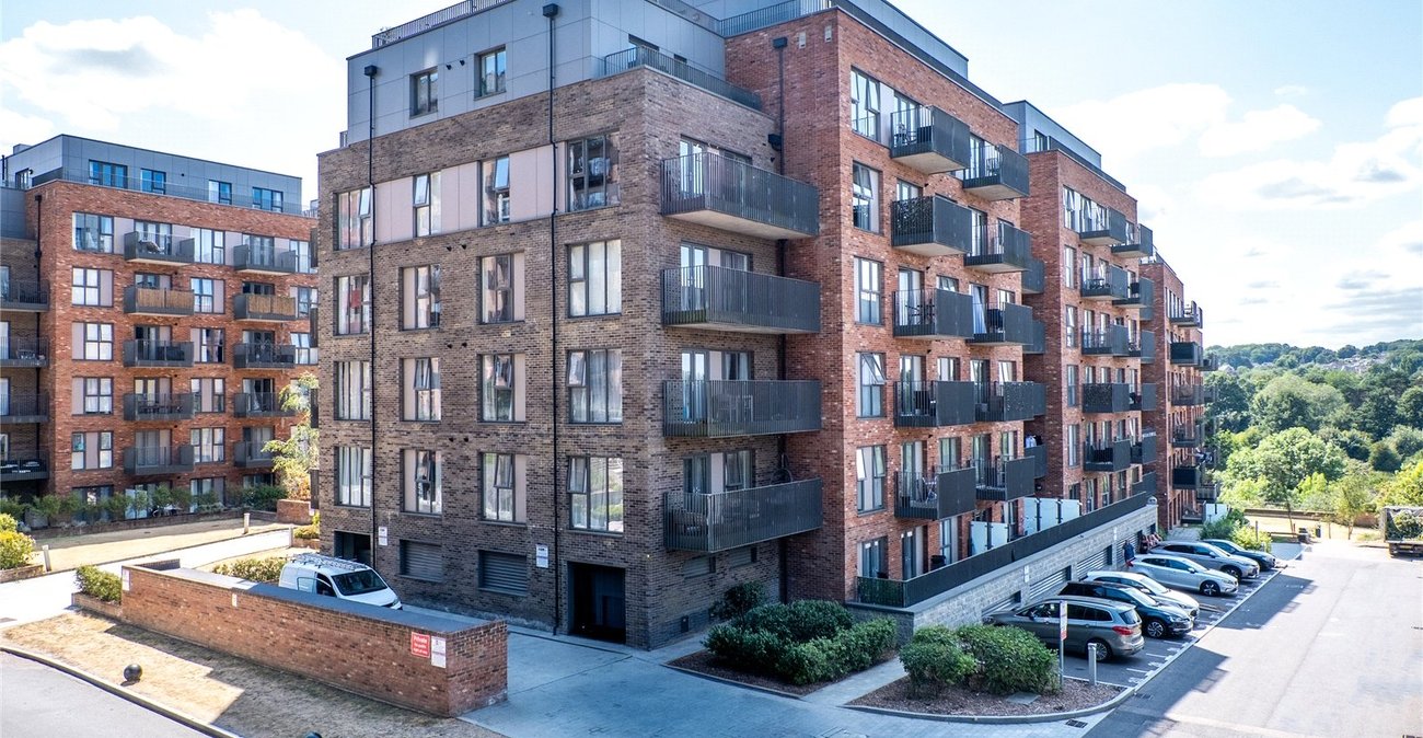 2 bedroom property for sale in Maidstone | Robinson Michael & Jackson