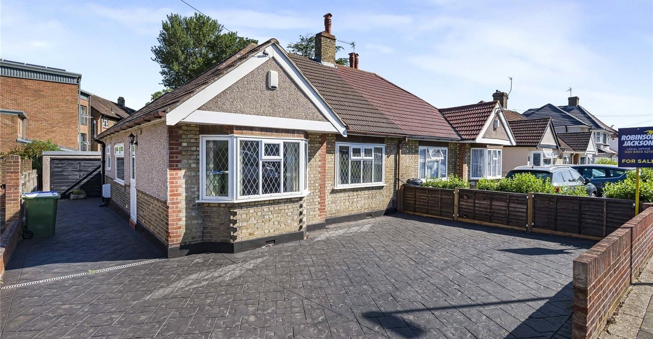 2 bedroom bungalow for sale in Welling | Robinson Jackson