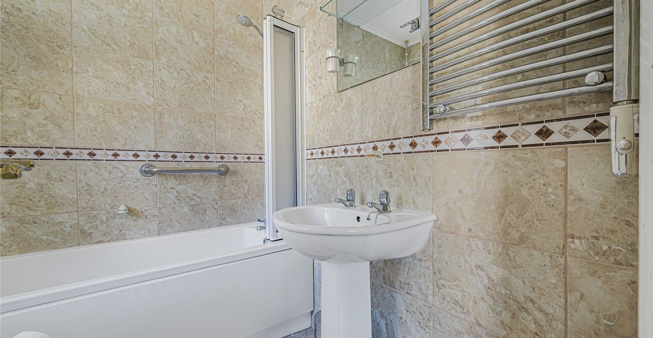 2 bedroom bungalow for sale in Welling | Robinson Jackson