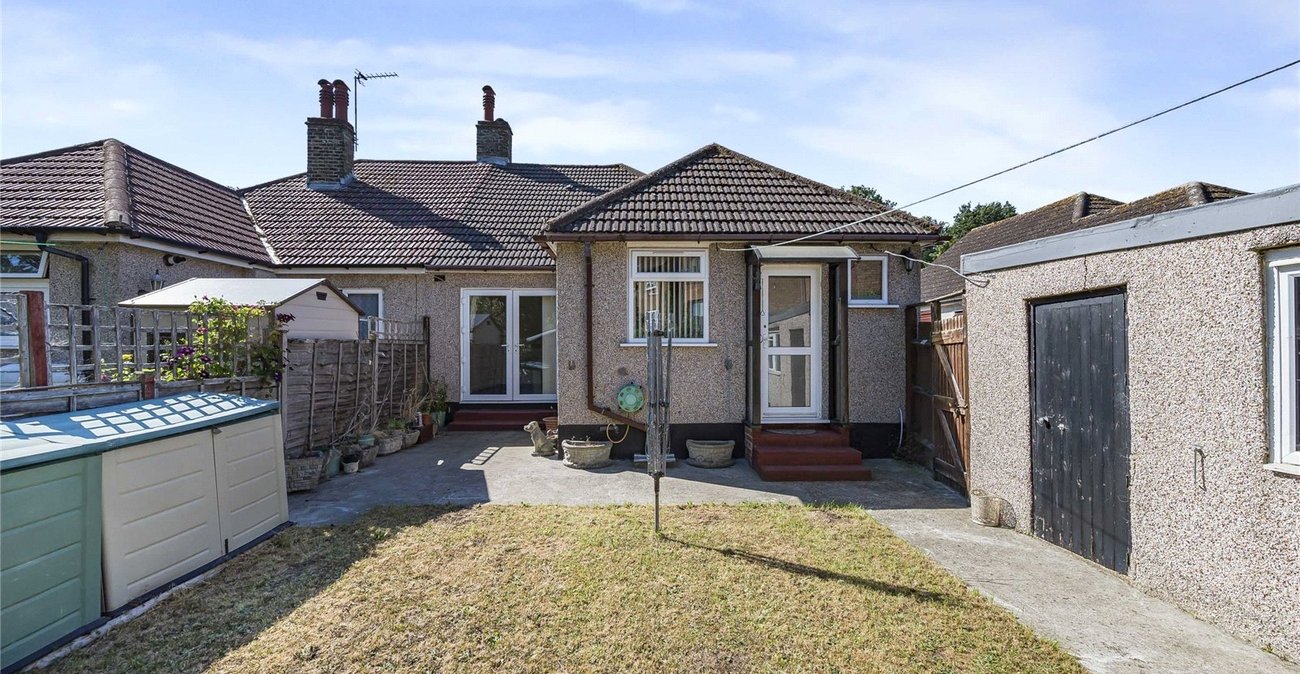 2 bedroom bungalow for sale in Welling | Robinson Jackson