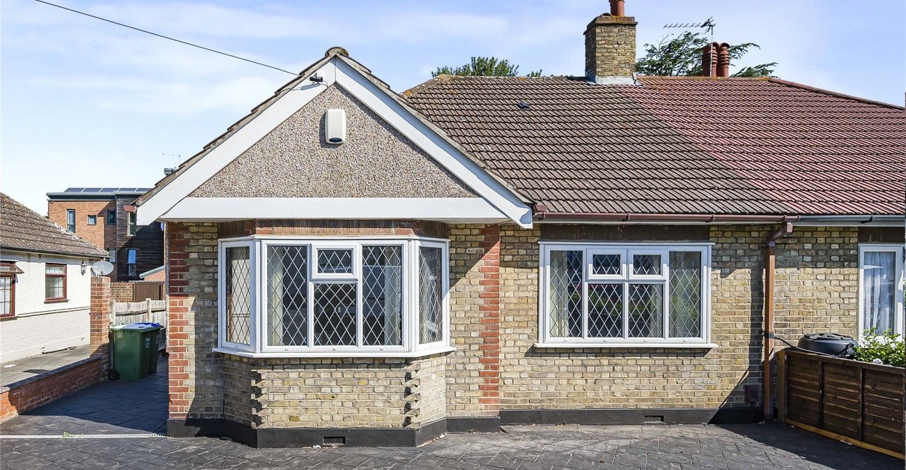 2 bedroom bungalow for sale in Welling | Robinson Jackson