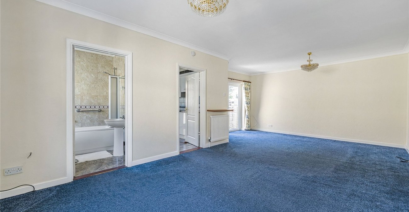 2 bedroom bungalow for sale in Welling | Robinson Jackson