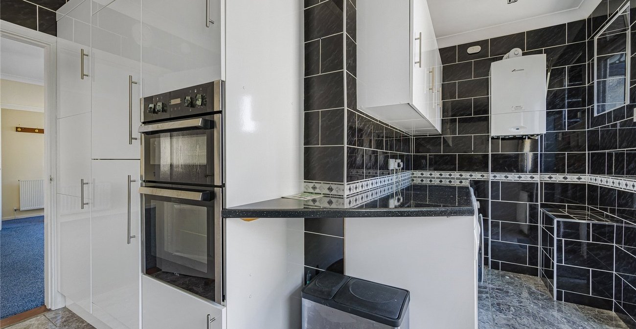 2 bedroom bungalow for sale in Welling | Robinson Jackson