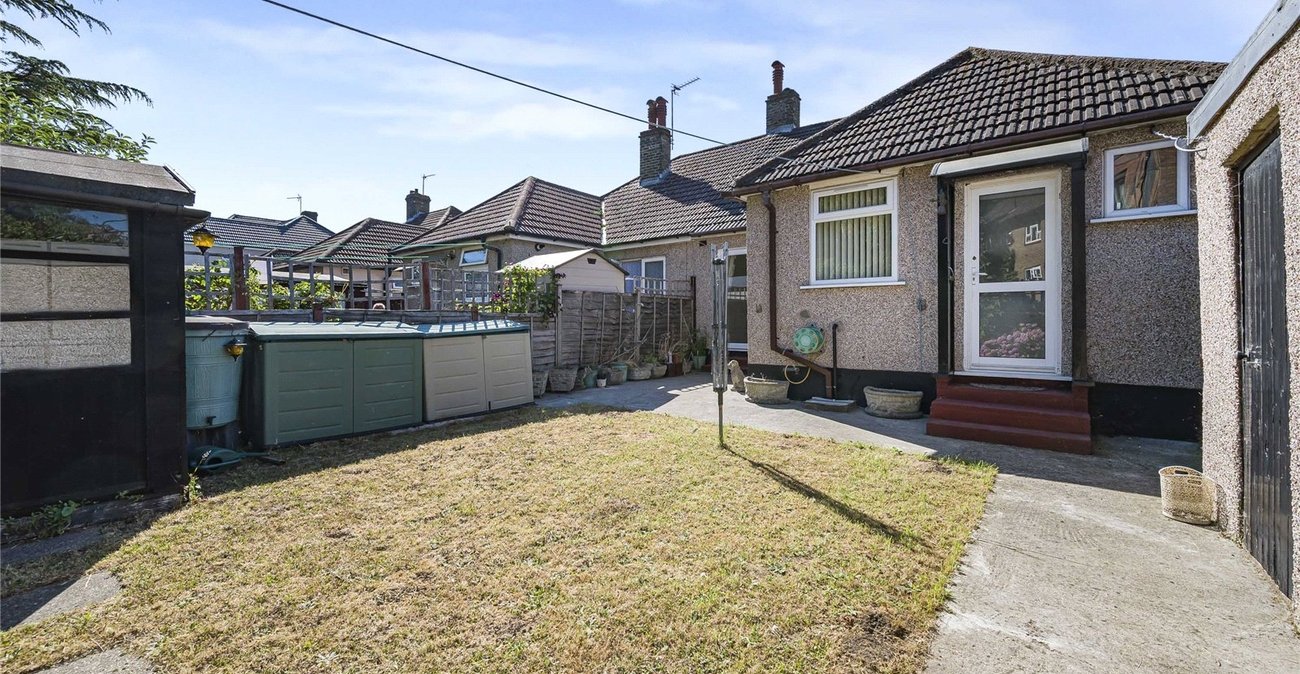 2 bedroom bungalow for sale in Welling | Robinson Jackson