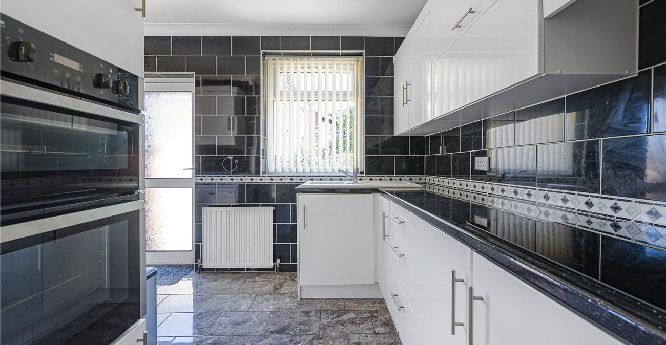 2 bedroom bungalow for sale in Welling | Robinson Jackson
