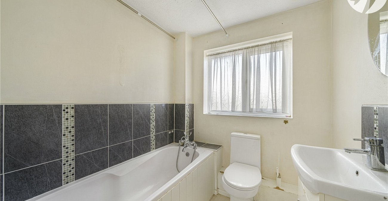 2 bedroom house for sale in Northfleet | Robinson Michael & Jackson