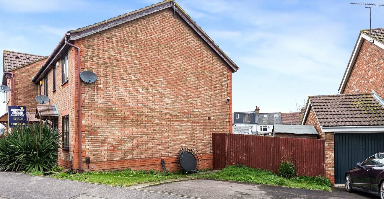 2 bedroom house for sale in Northfleet | Robinson Michael & Jackson