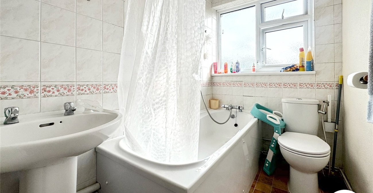 2 bedroom property for sale in Maidstone | Robinson Michael & Jackson