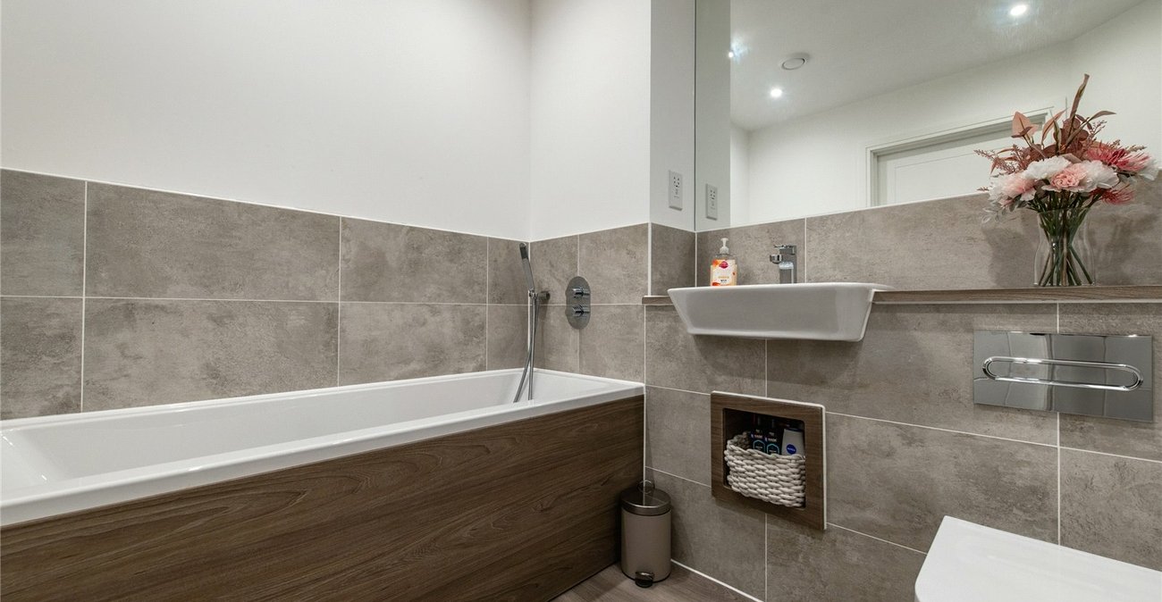 2 bedroom property for sale in Langley | Robinson Michael & Jackson