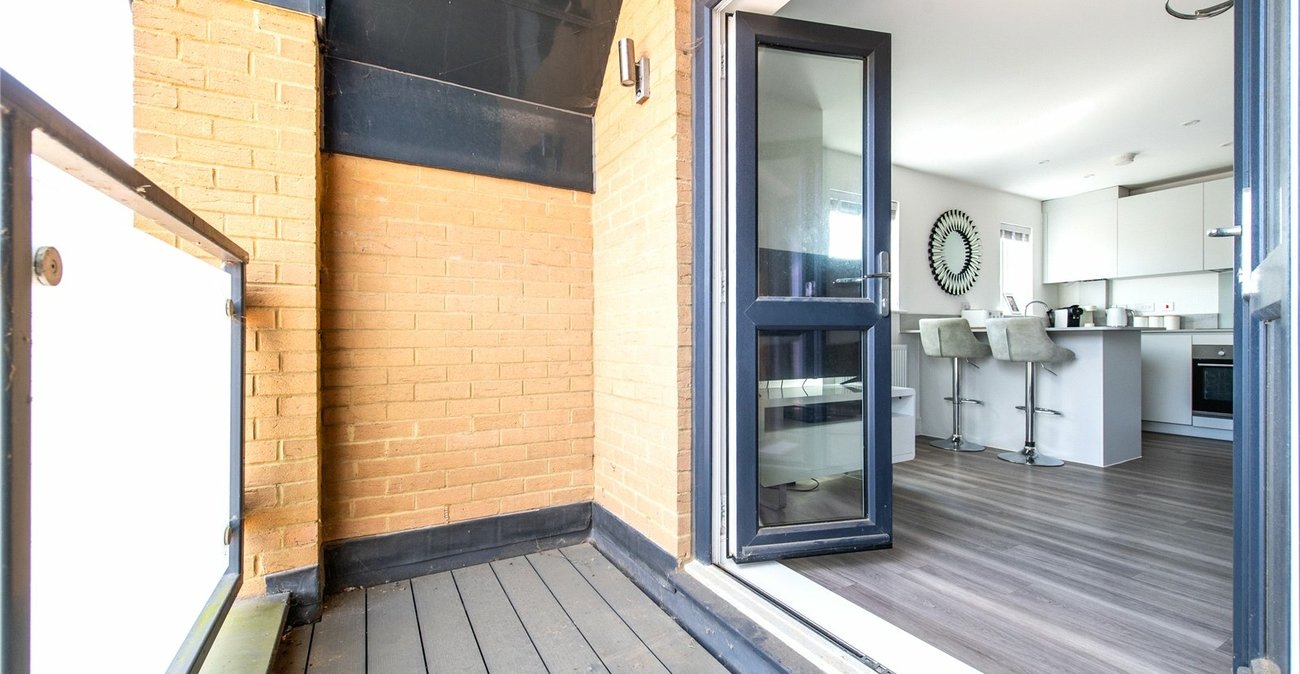 2 bedroom property for sale in Langley | Robinson Michael & Jackson