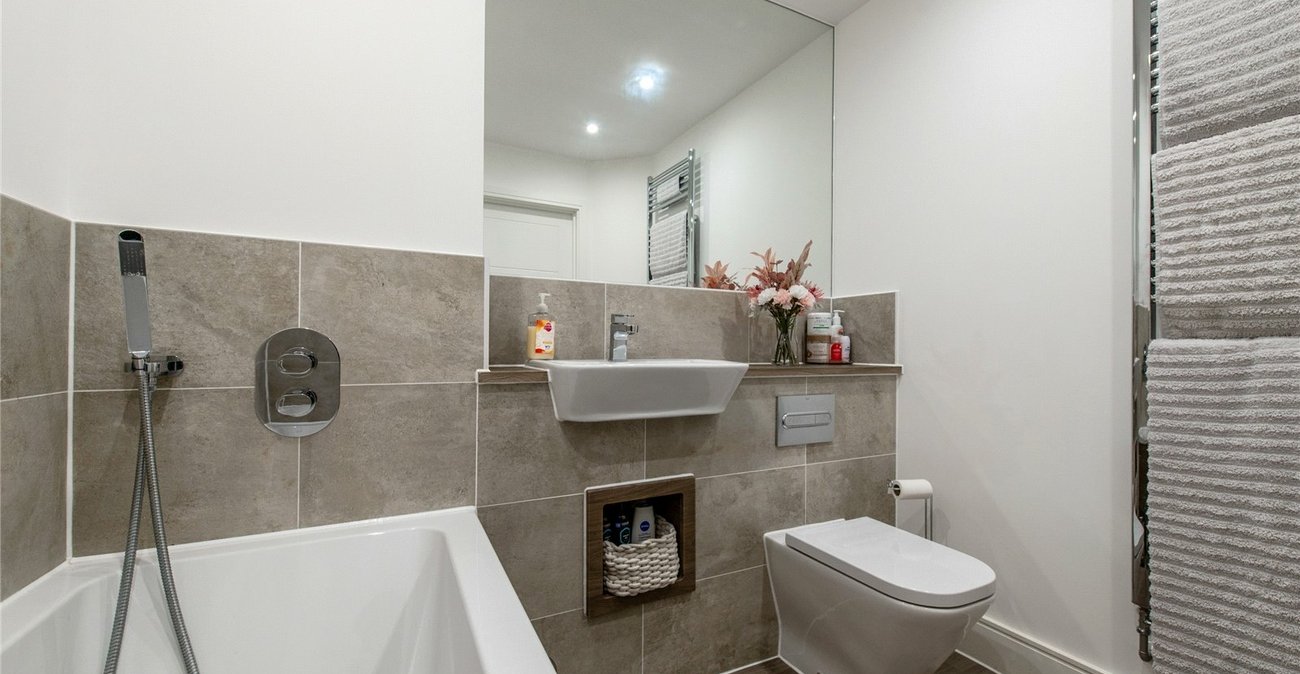 2 bedroom property for sale in Langley | Robinson Michael & Jackson