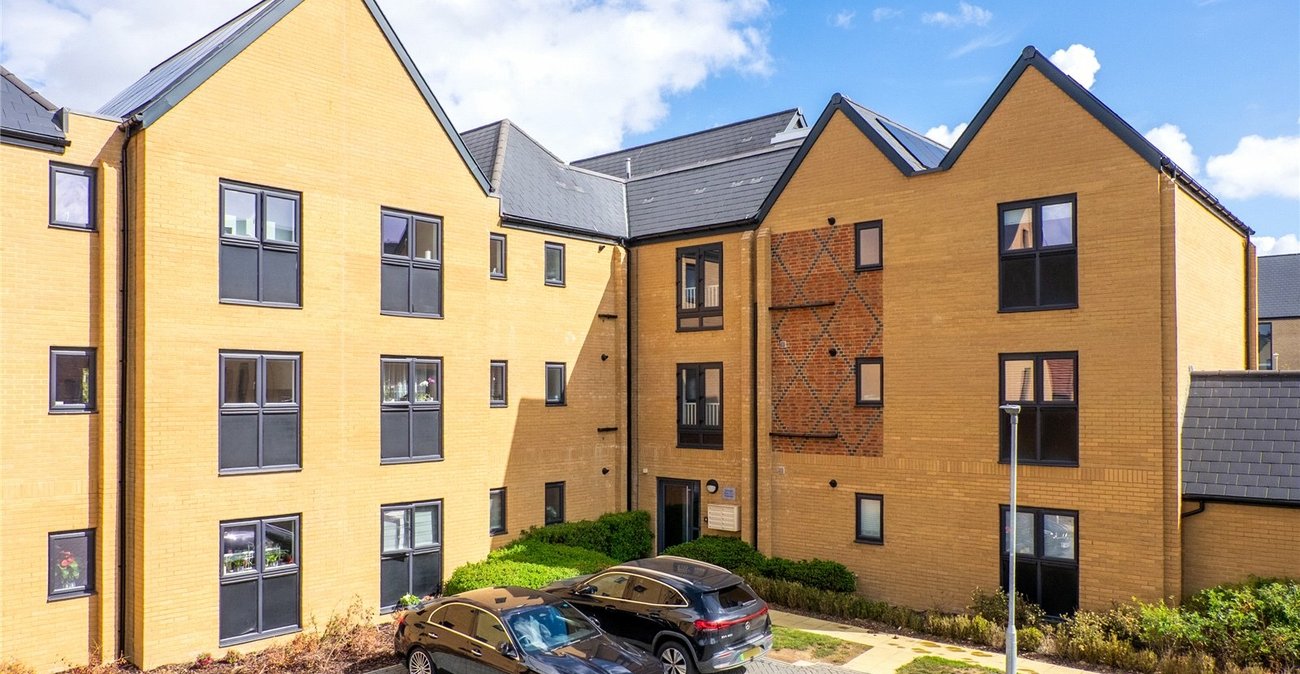 2 bedroom property for sale in Langley | Robinson Michael & Jackson