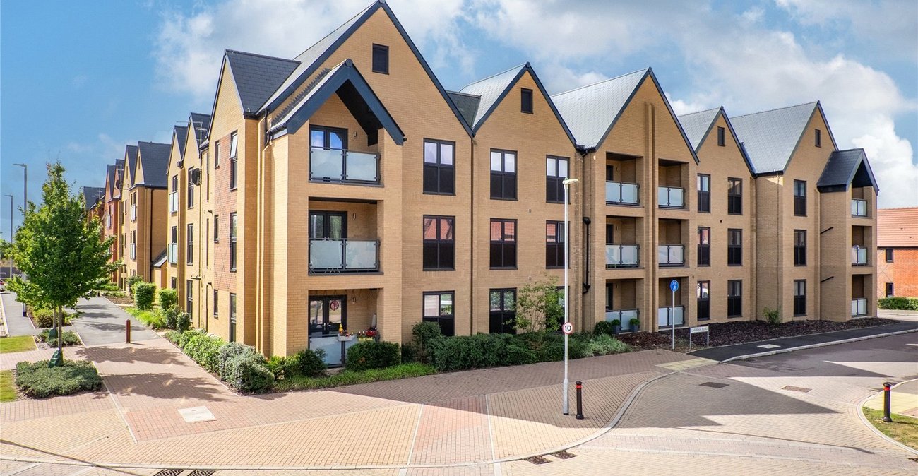 2 bedroom property for sale in Langley | Robinson Michael & Jackson