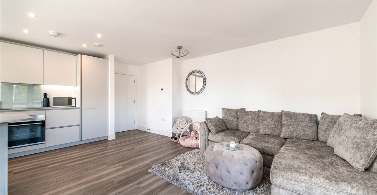 2 bedroom property for sale in Langley | Robinson Michael & Jackson