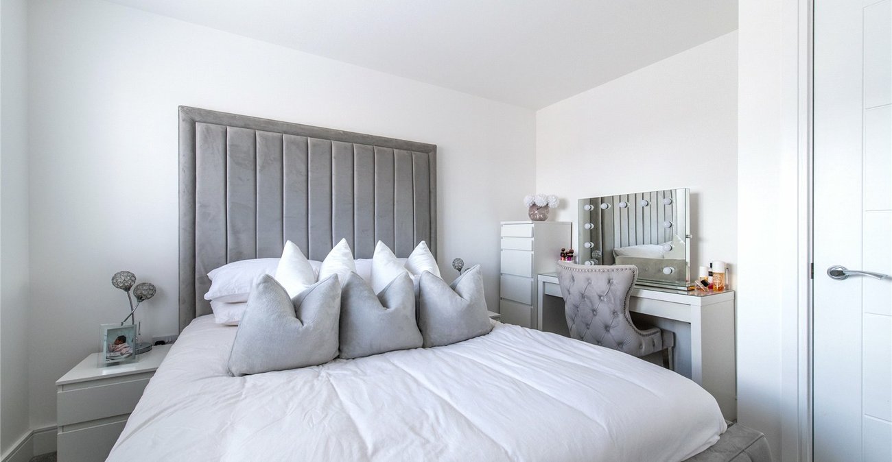 2 bedroom property for sale in Langley | Robinson Michael & Jackson