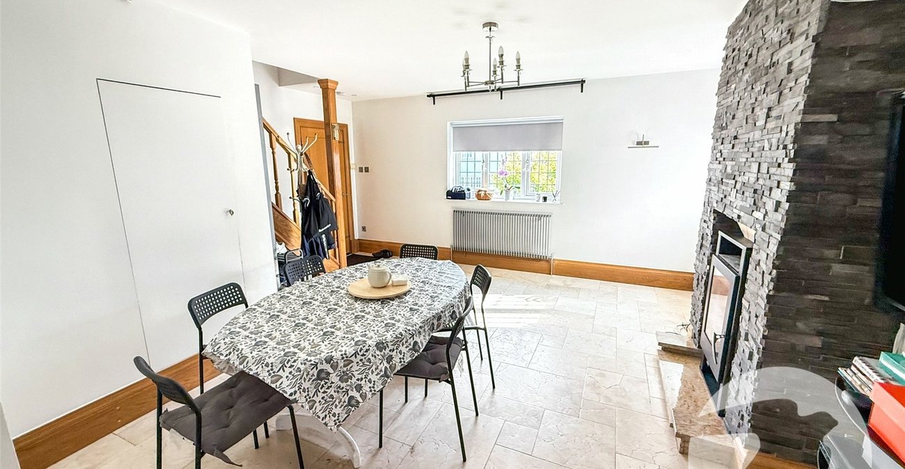 3 bedroom house for sale in London | Robinson Jackson