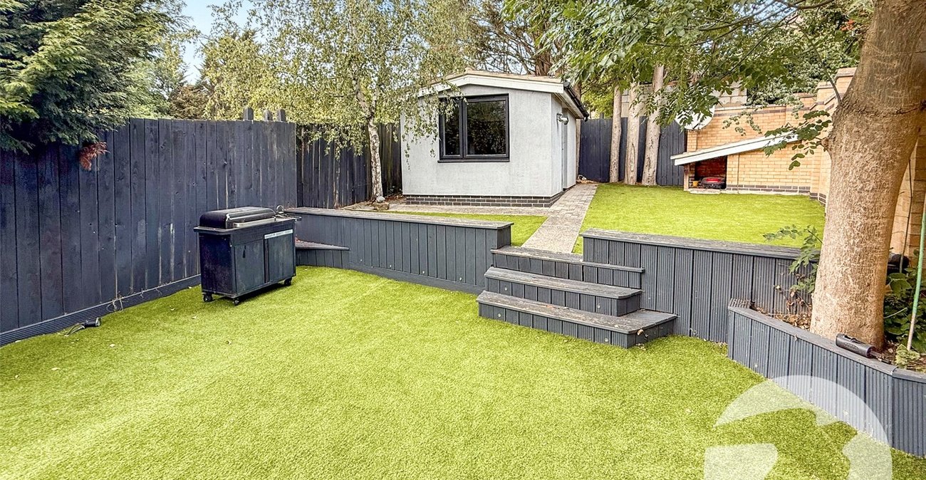 3 bedroom house for sale in London | Robinson Jackson