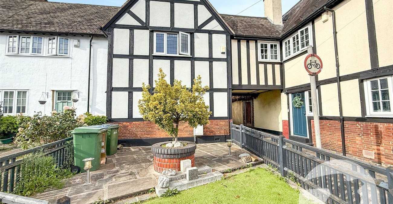 3 bedroom house for sale in London | Robinson Jackson