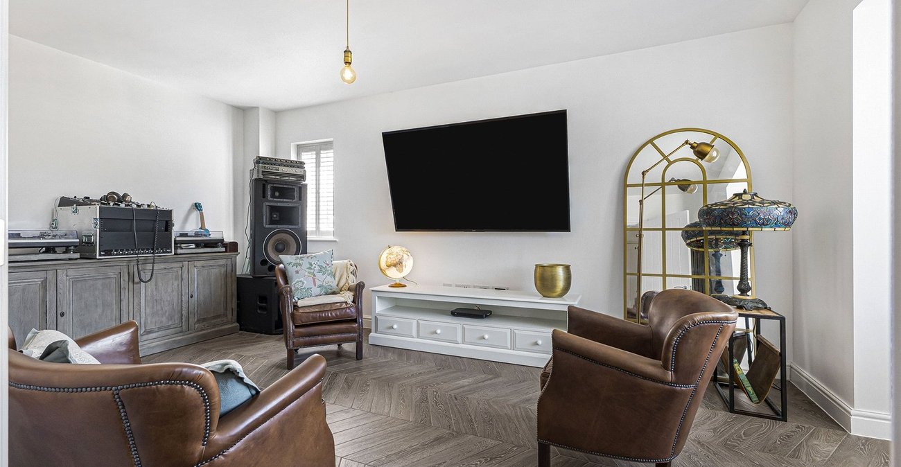 3 bedroom house for sale in Cliffe Woods | Robinson Michael & Jackson