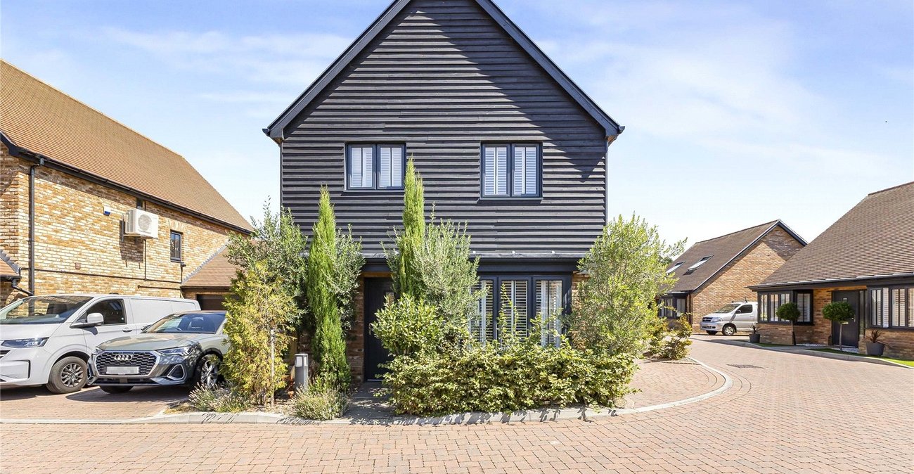 3 bedroom house for sale in Cliffe Woods | Robinson Michael & Jackson