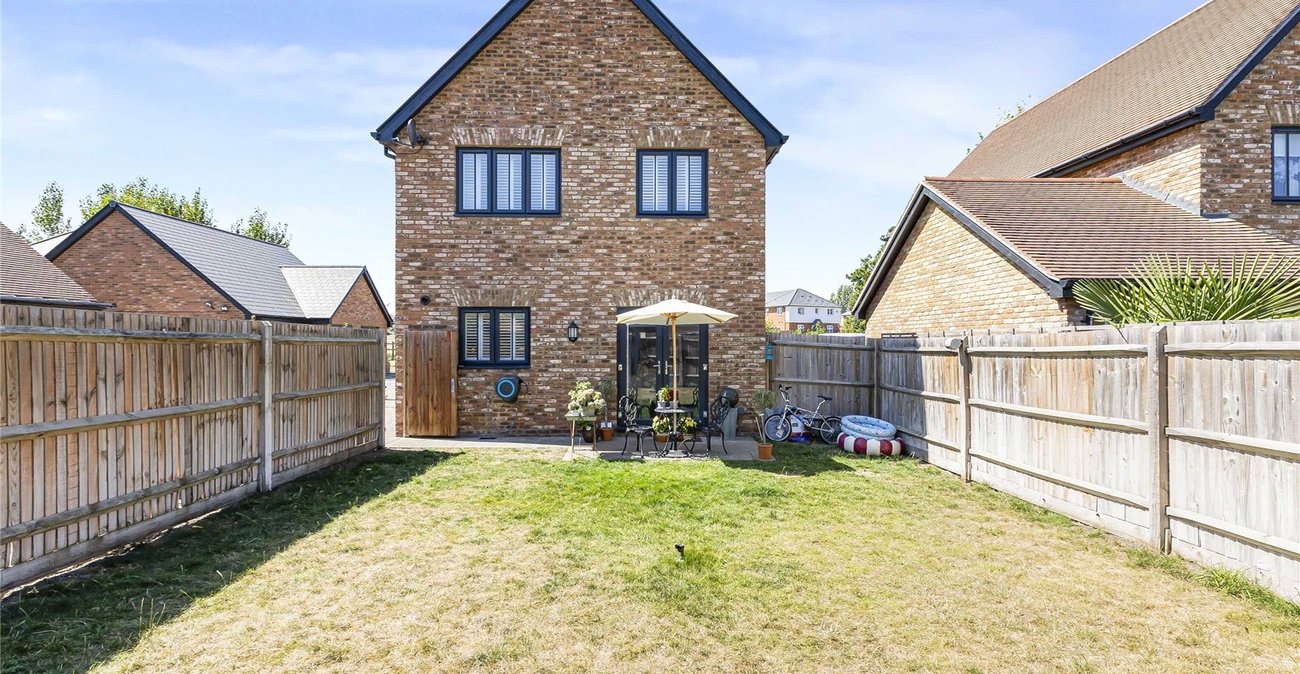 3 bedroom house for sale in Cliffe Woods | Robinson Michael & Jackson