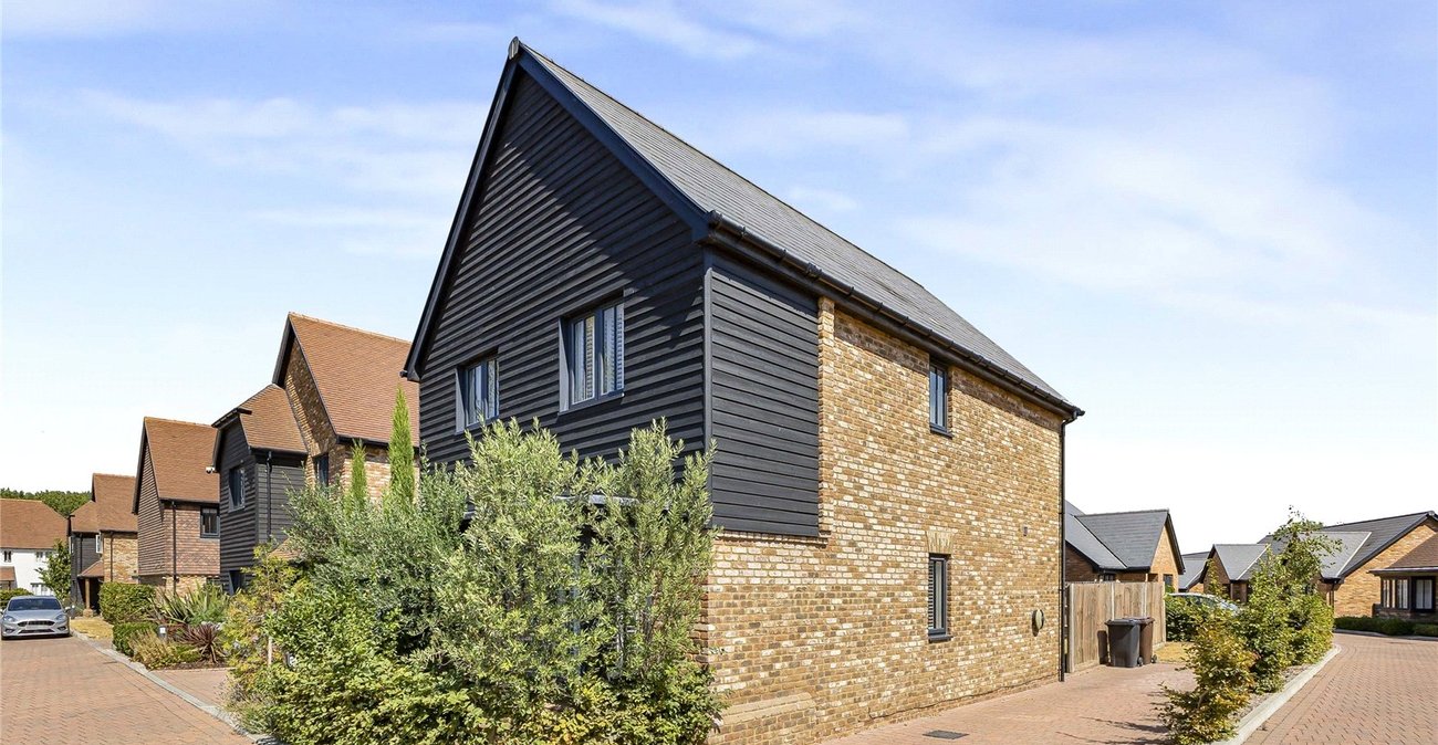 3 bedroom house for sale in Cliffe Woods | Robinson Michael & Jackson